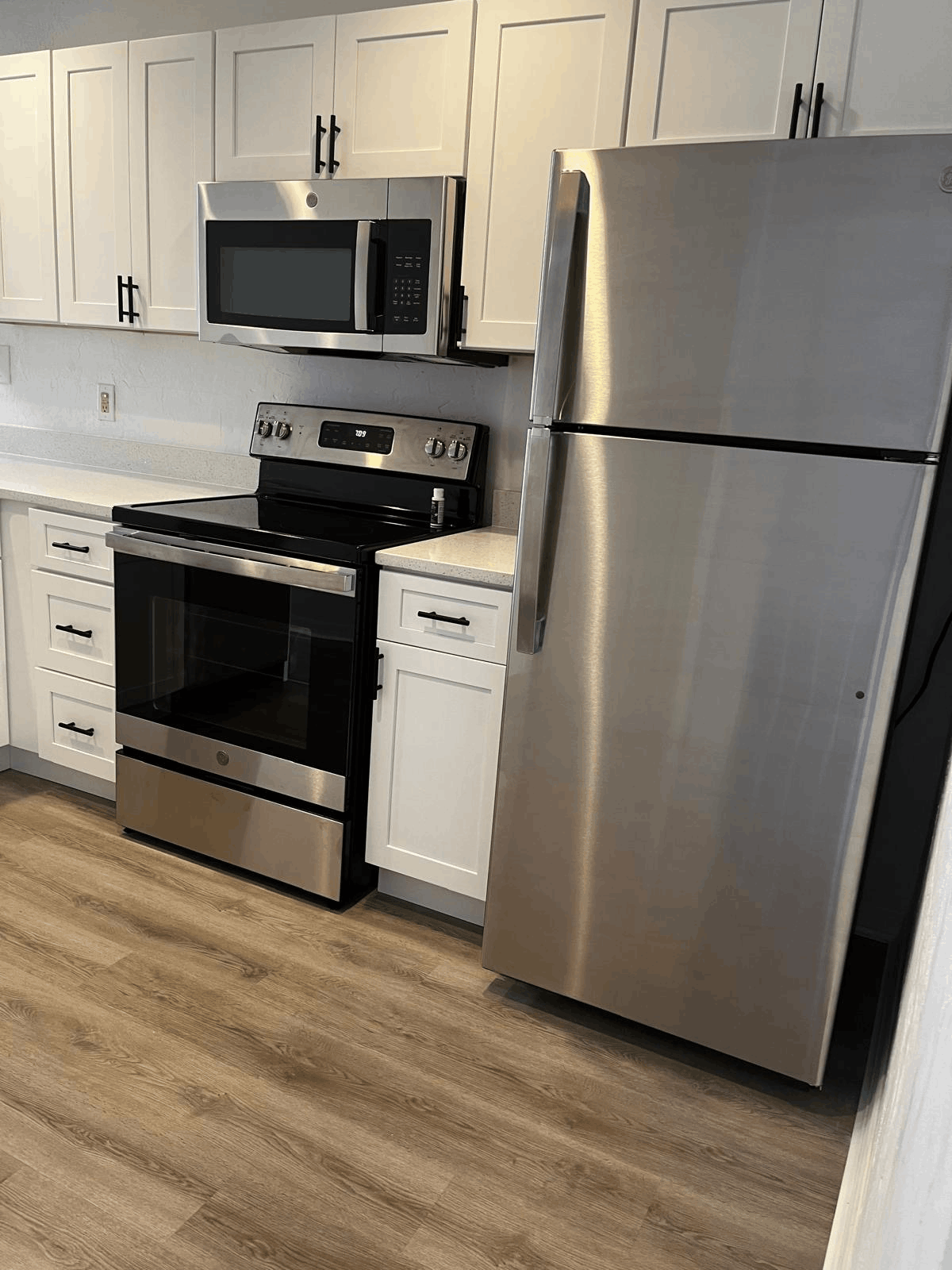 Soft-Close Hinge Mechanism